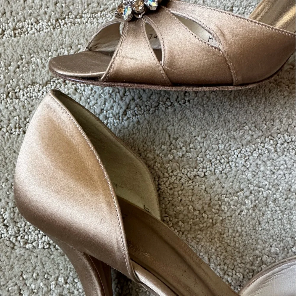 Stuart Weitzman Goodlife D’Orsay Jeweled Satin Open Toe Heel Pumps Sz Gold 8.5M